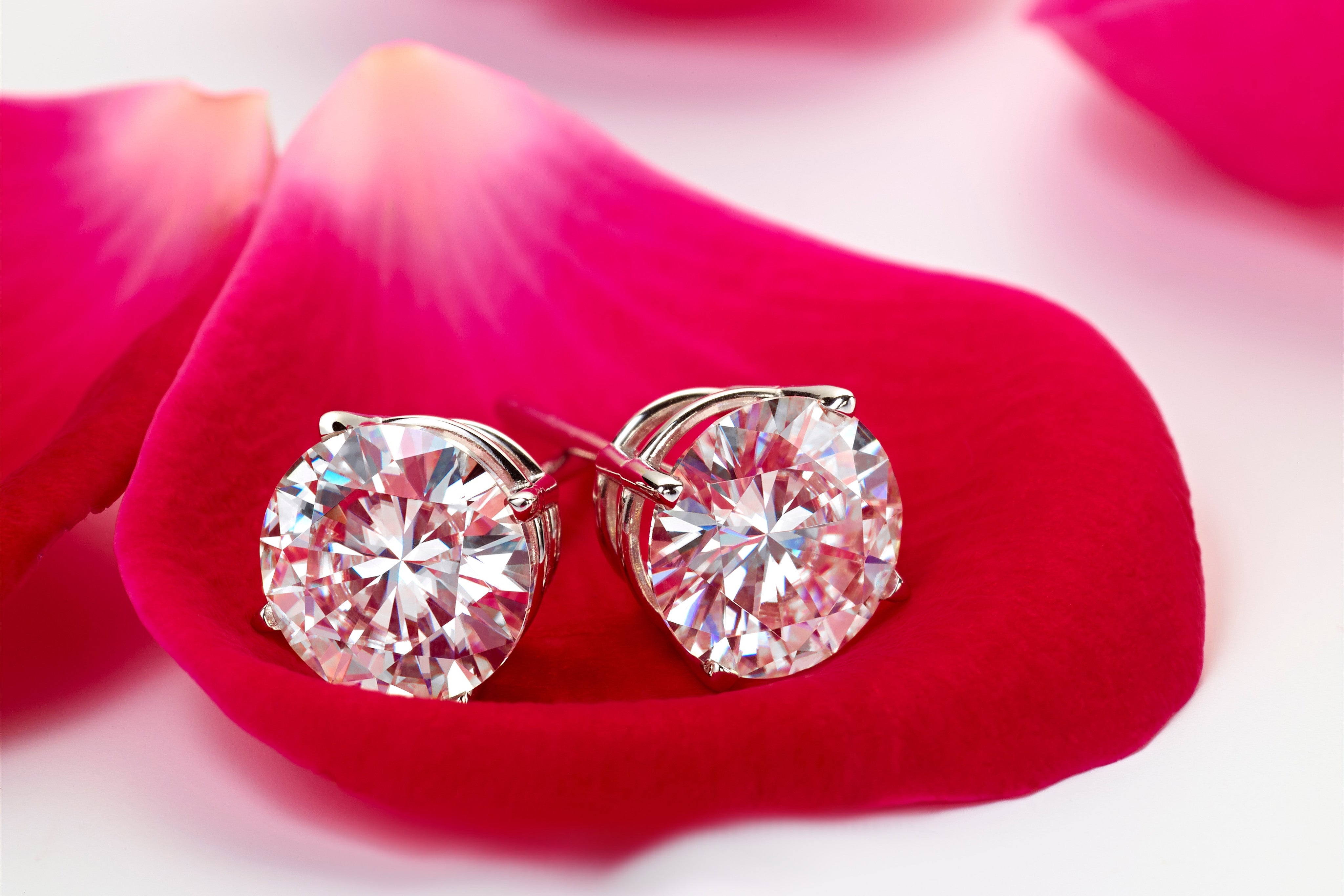 How to Clean your Moissanite Jewelry