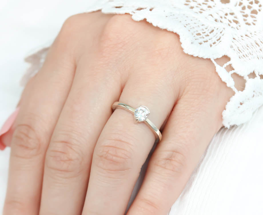 Simple diamond solitaire ring Clearance